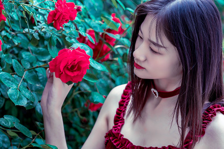 对爱泼斯坦案改口后，特朗普陷入多重“围攻” | 国际识局